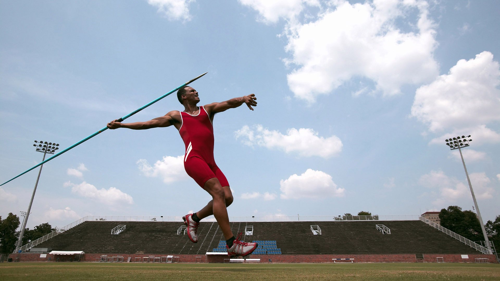 世界杯:足球机器人为裁判运送喷雾与替补牌 成边线“吉祥物”